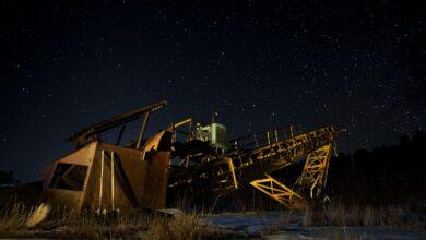 brown and black metal crane under starry night