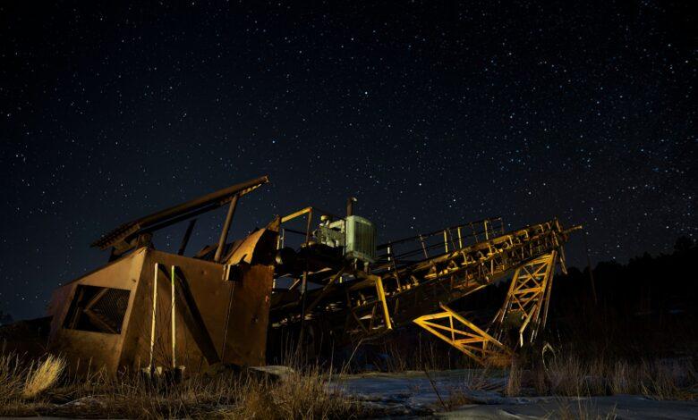 brown and black metal crane under starry night