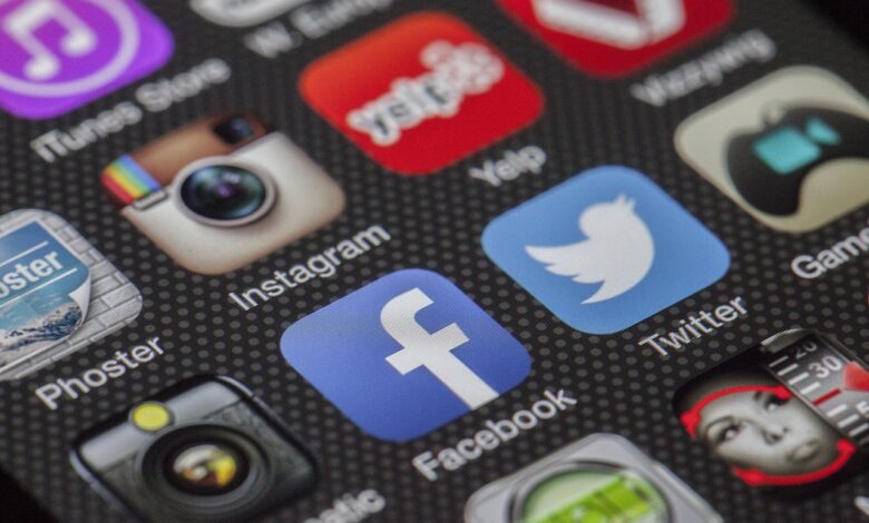 phone, display, apps, applications, screen, phone applications, mobile phone, smartphone, cellphone, phone screen, phone display, twitter, facebook, instagram, multimedia, social media, social network, social networking, mobile, facebook, social media, social media, social media, social media, social media