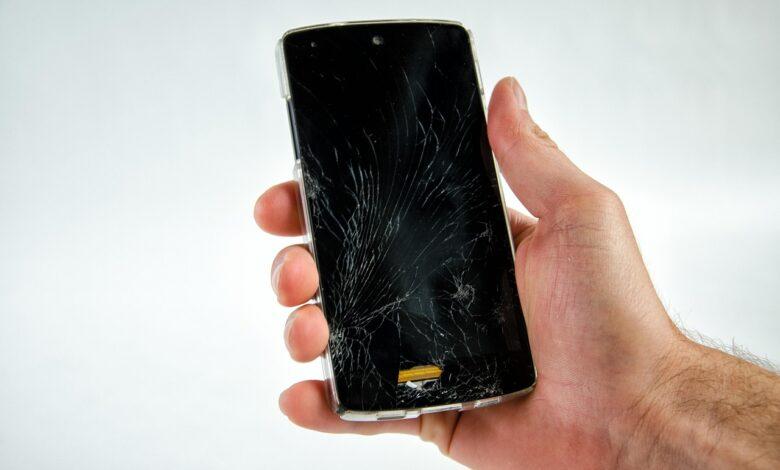 smartphone, broken, damaged, defect, screen, cellphone, mobile device, android, repair, display, protection, cracks, leap, fall, accident, mishap, bad luck, hand, keep