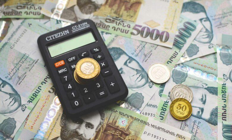 a calculator on money